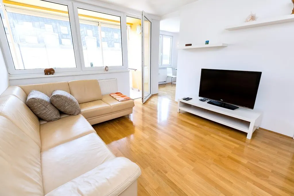 ليوبليانا Apartment Panda 777 0*,  سلوفينيا